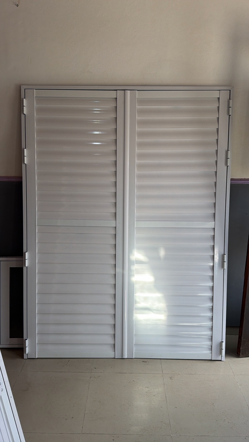 Postigo de aluminio a medida