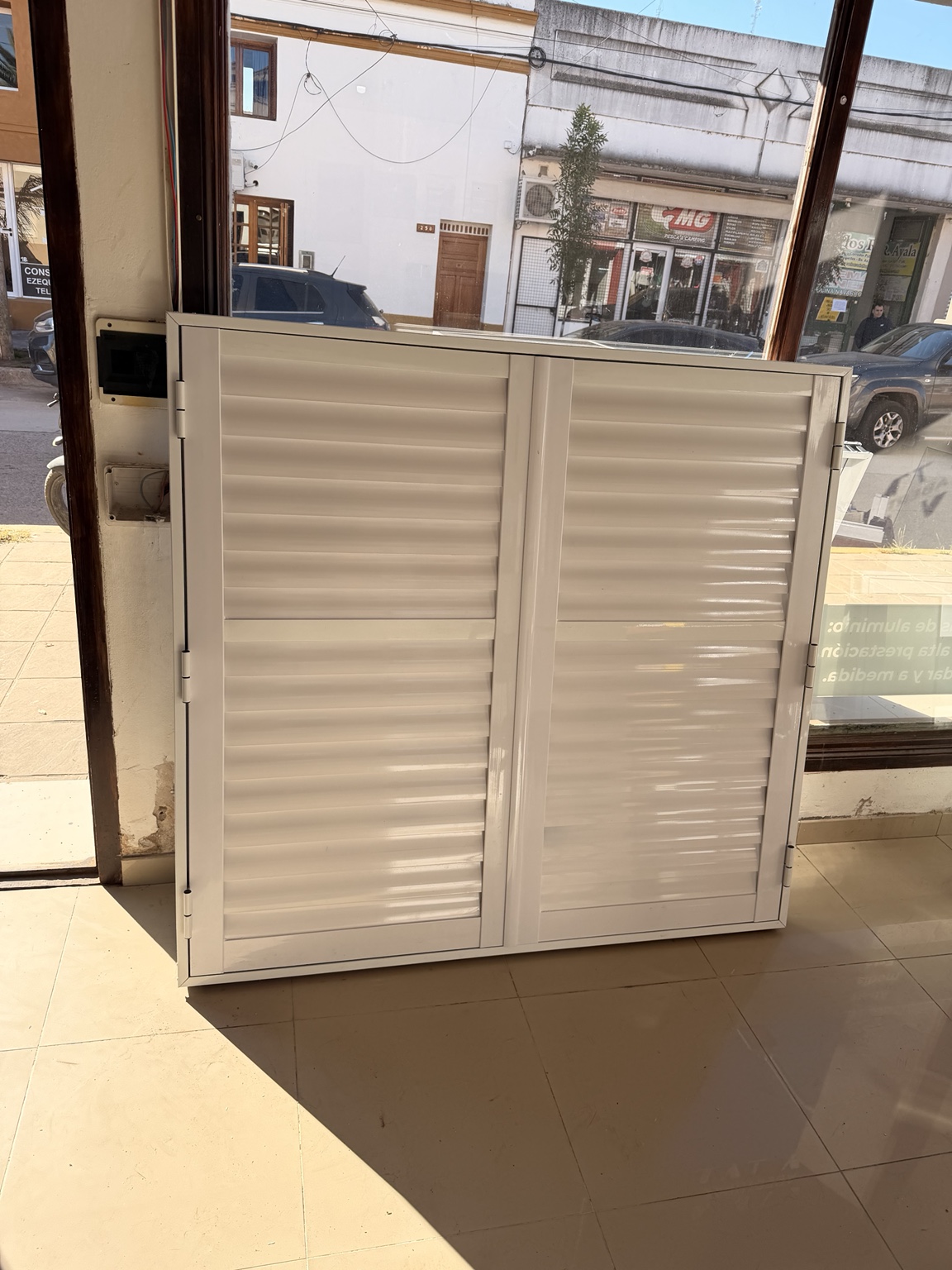 Postigo de aluminio a medida