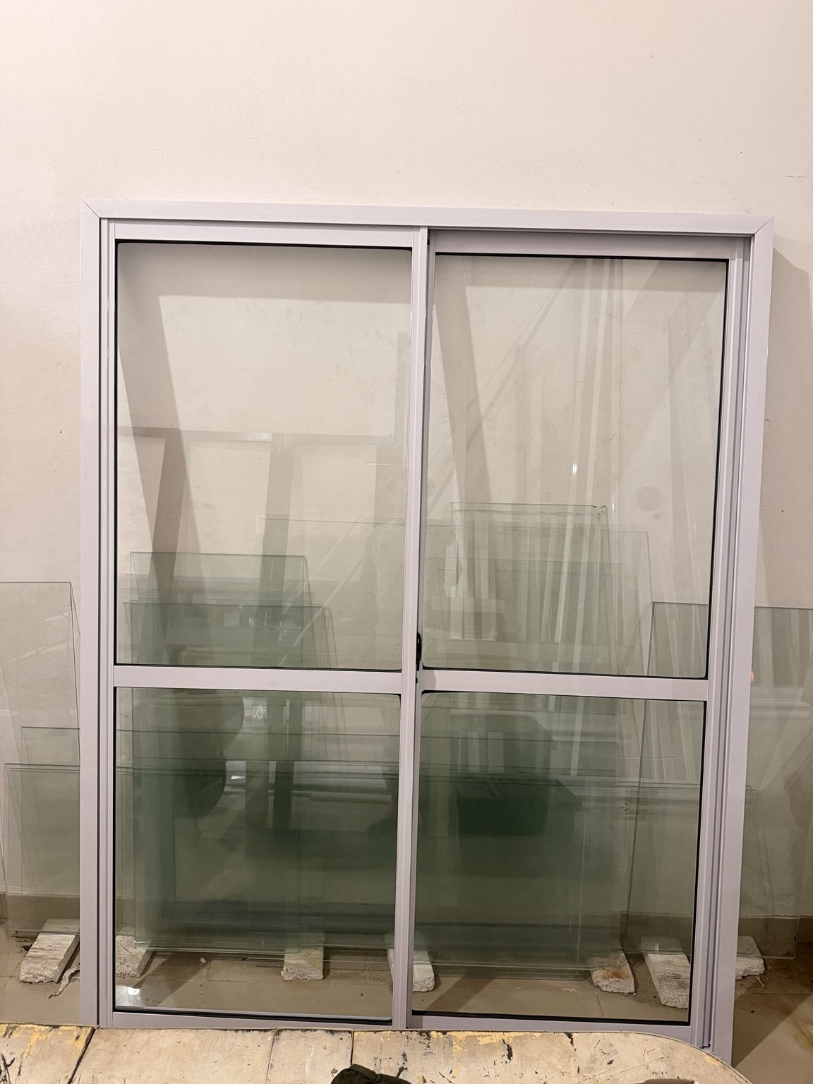 Ventana balcón de aluminio blanco