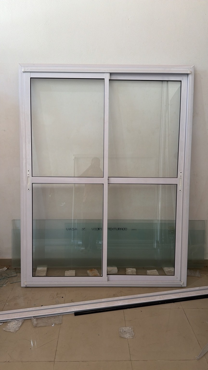 Ventana balcón corrediza de aluminio