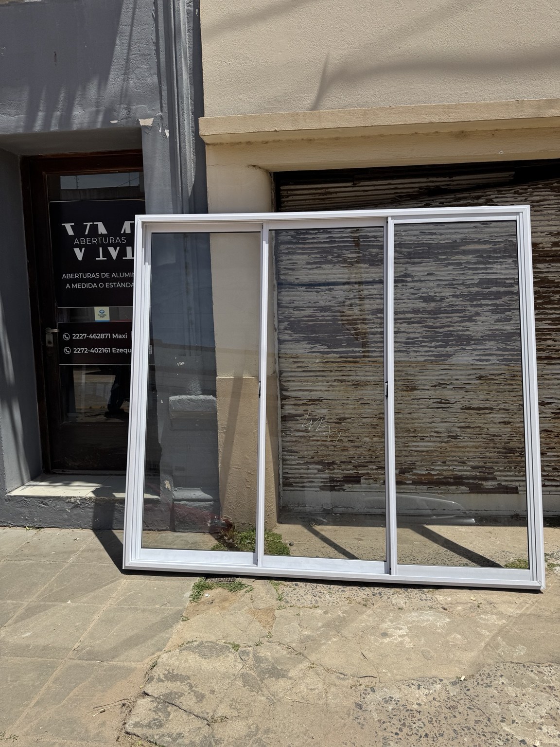 Ventana balcón de tres paños