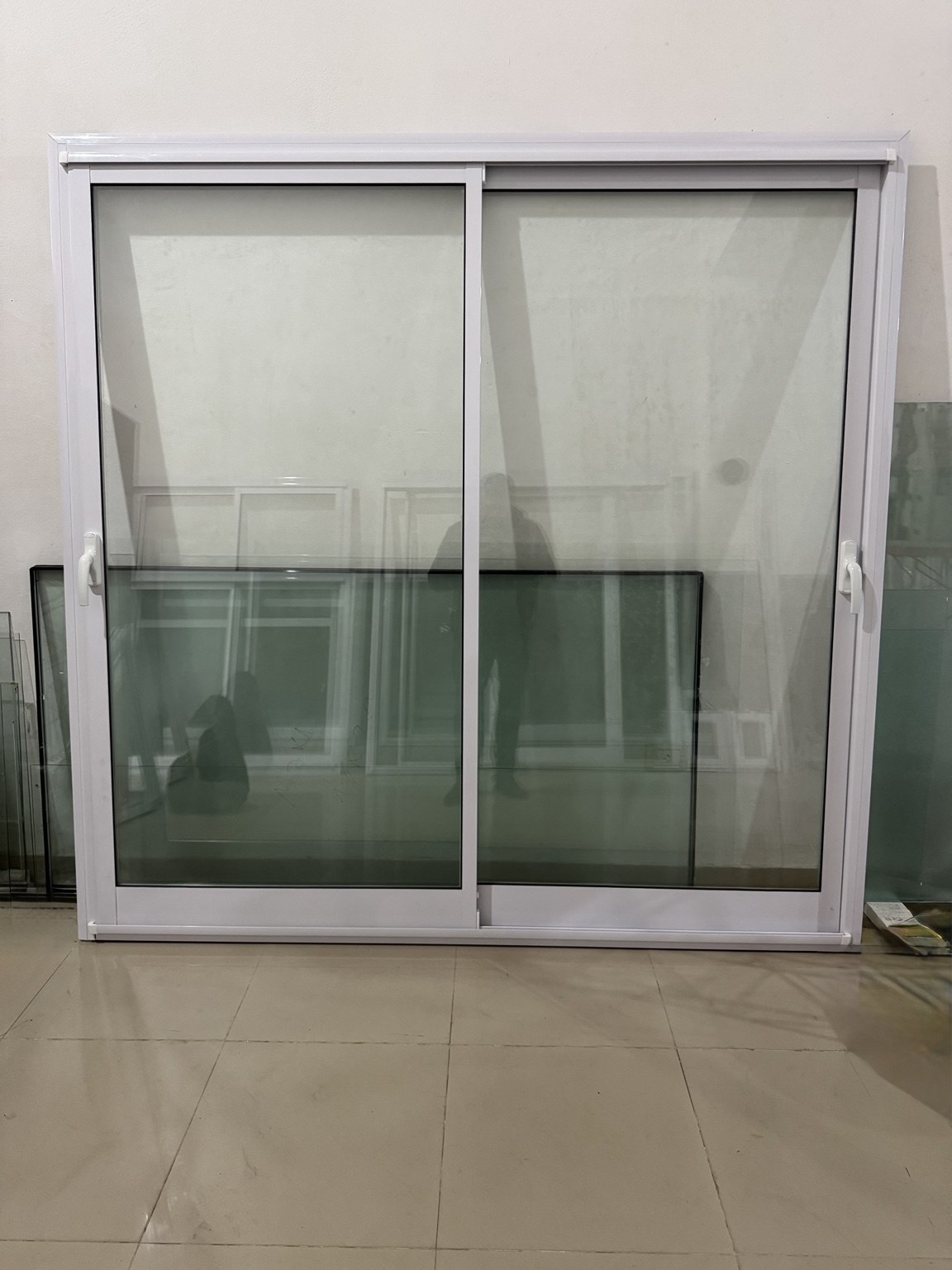 Ventana balcón corrediza blanca