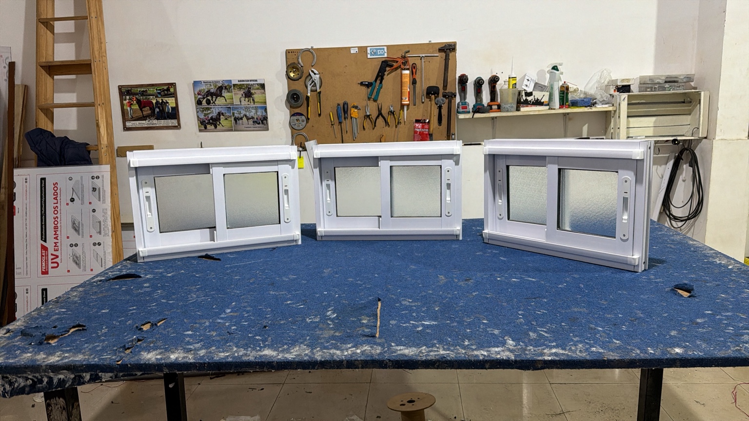 Ventanas blancas de aluminio