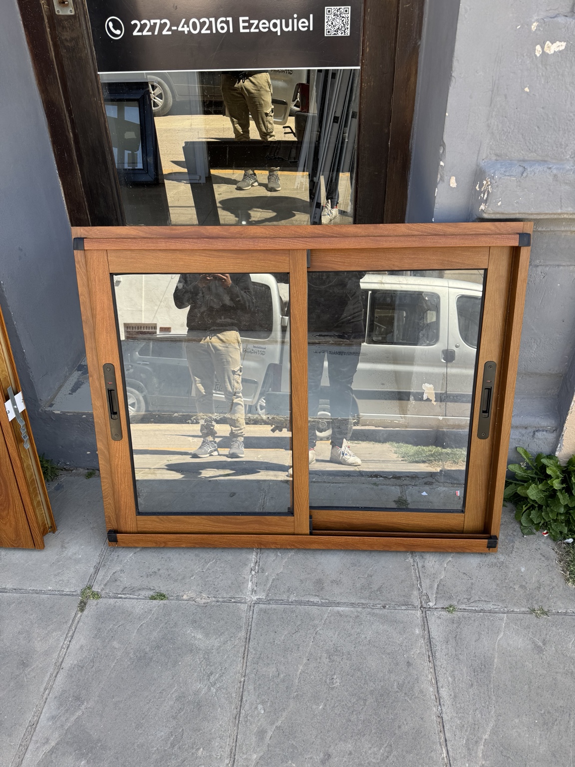 Ventana color madera de aluminio